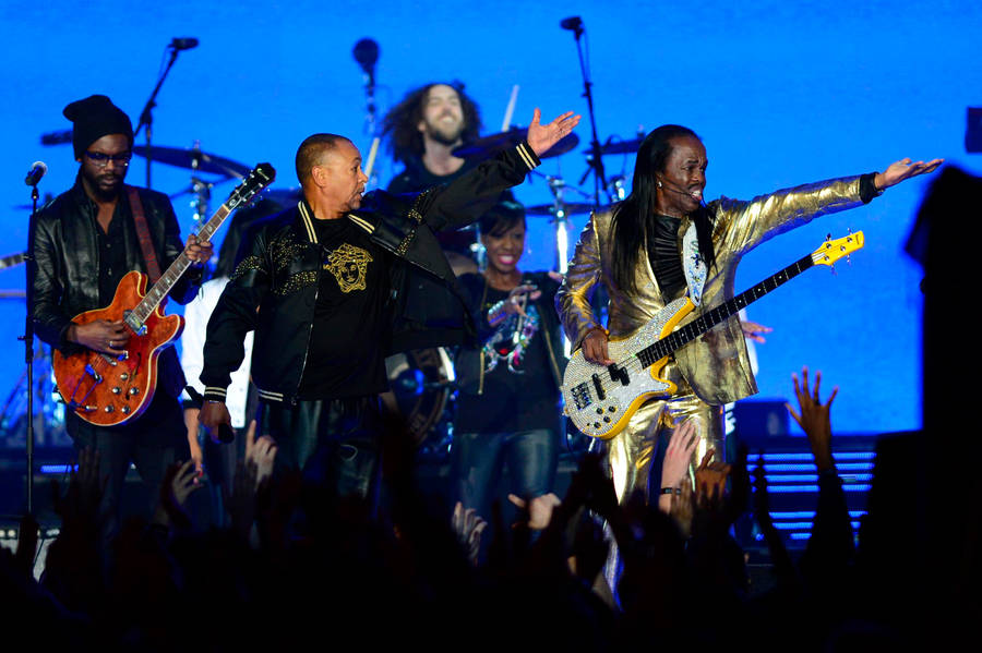 Earth, Wind And Fire In Half-time Show Wallpaper