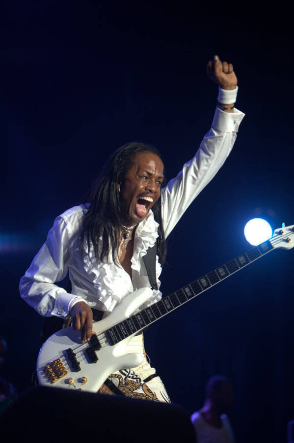 Earth, Wind And Fire Verdine Waving Wallpaper