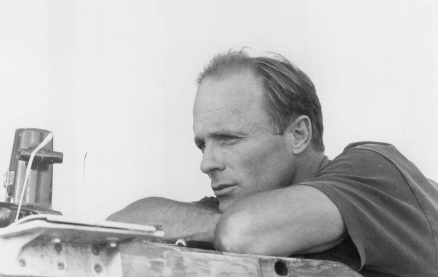 Ed Harris Grayscale Side Angle Shot Wallpaper