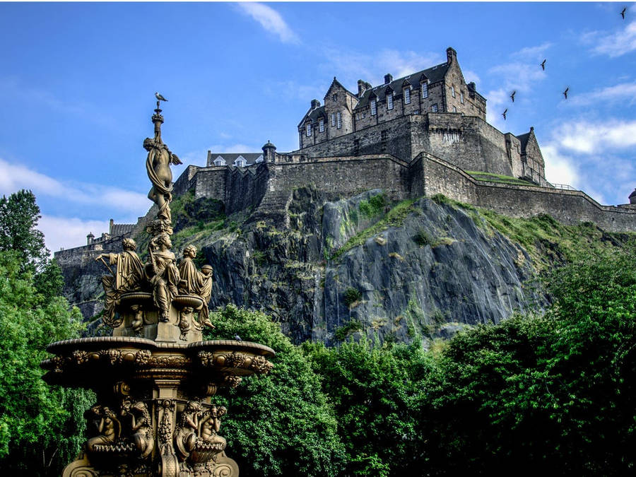 Edinburgh Castle In Scotland, Uk Wallpaper