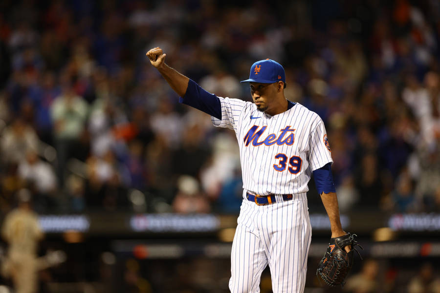 Edwin Diaz Fist Up Wallpaper