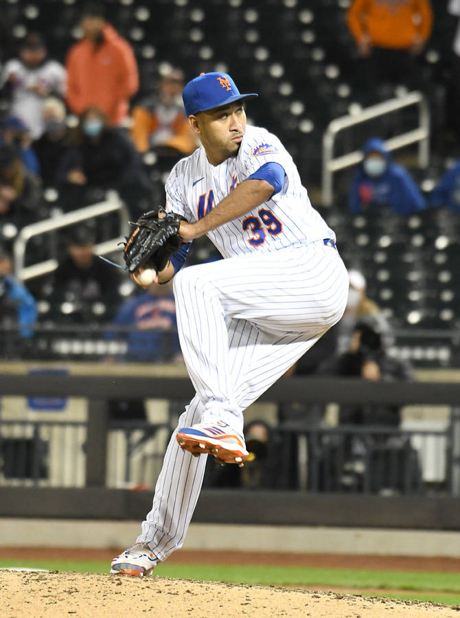 Edwin Diaz On Pitcher Mound Wallpaper