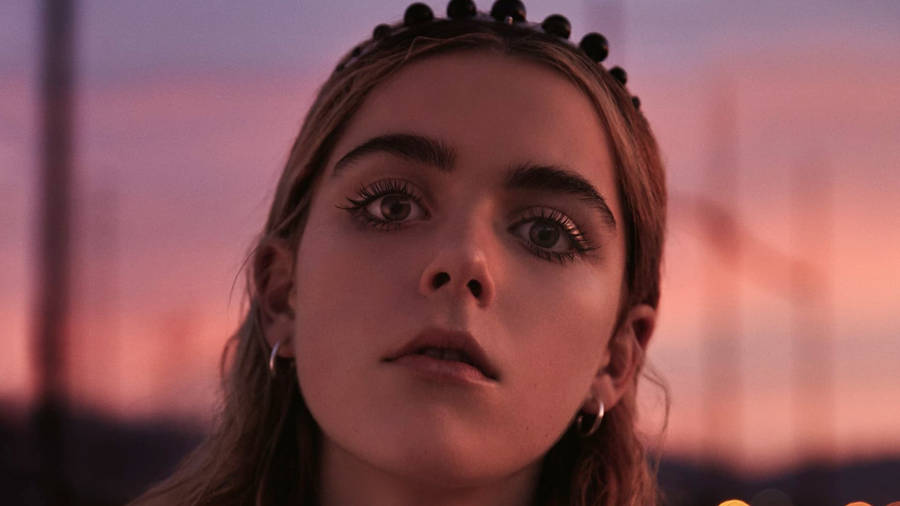 Eerie Actress Kiernan Shipka Wallpaper