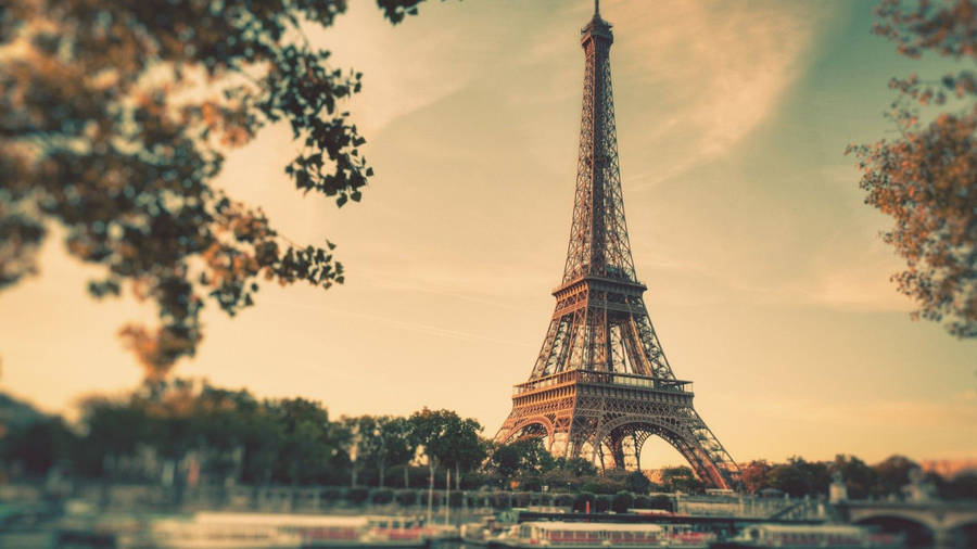 Eiffel Tower Vintage Shot Wallpaper