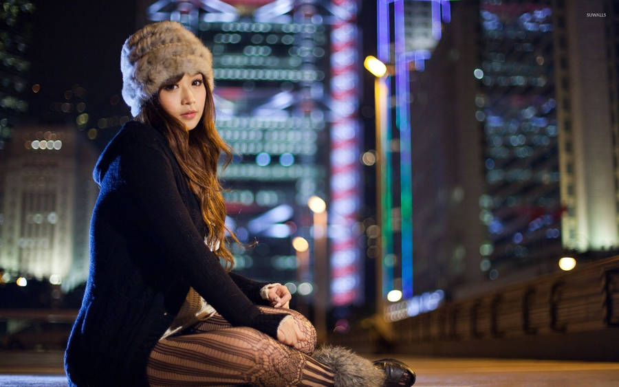 Elegant Chinese Girl Wandering In The Street Wallpaper