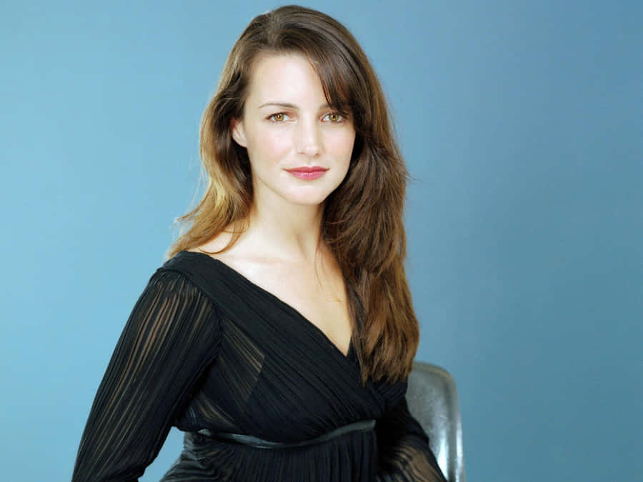 Elegant Kristin Davis Posing In Photoshoot Wallpaper