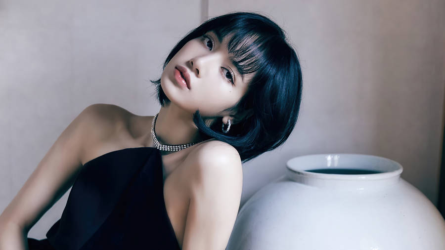 Elegant Lisa K Pop Idol Wallpaper