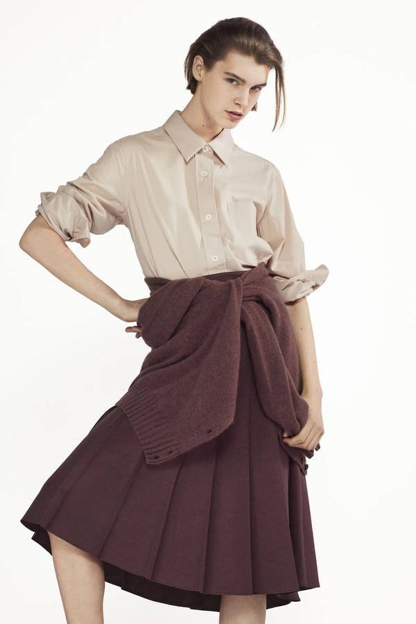 Elegant Margaret Howell Beige Polo And Brown Skirt Ensemble Wallpaper