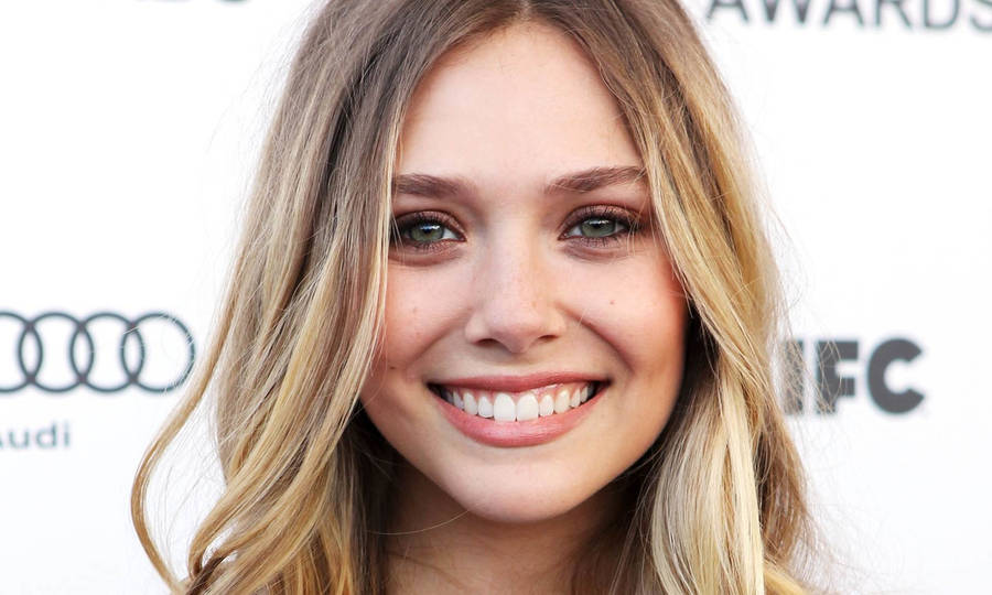 Elizabeth Olsen Red Carpet Smile Wallpaper