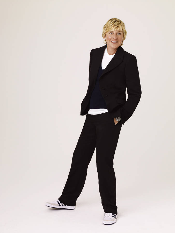 Ellen Degeneres Whole Body Photograph Wallpaper