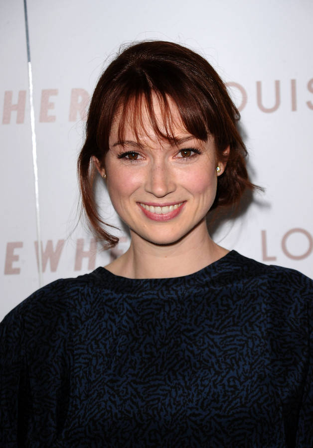 Ellie Kemper Hollywood Star Wallpaper