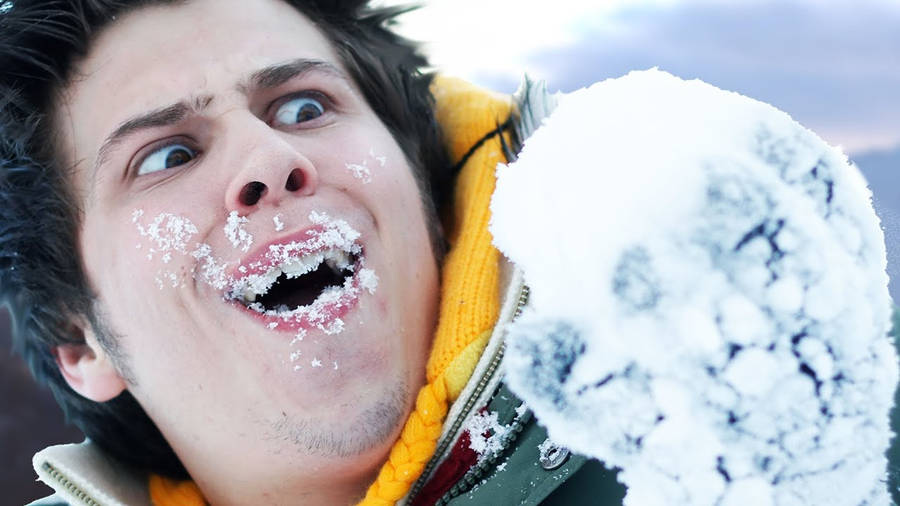 Elrubiusomg Enjoy Wintertime By Eating The First Snowfall! Wallpaper