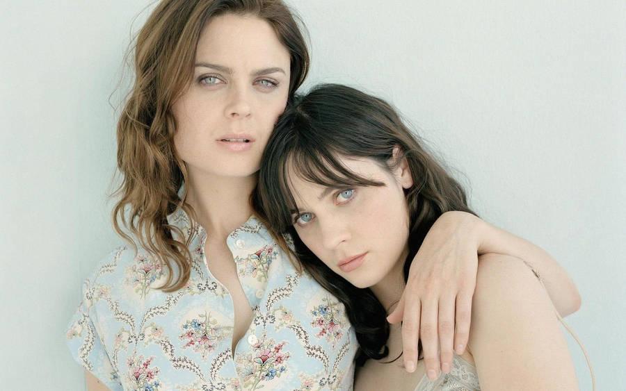 Emily And Zooey Deschanel Sister Wallpaper