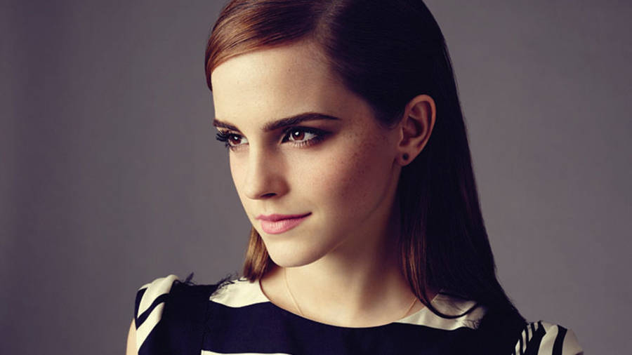 Emma Watson Smirk Wallpaper