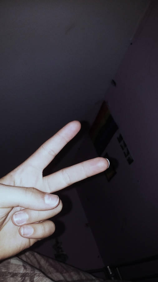 Emo Peace Sign Aesthetic Wallpaper