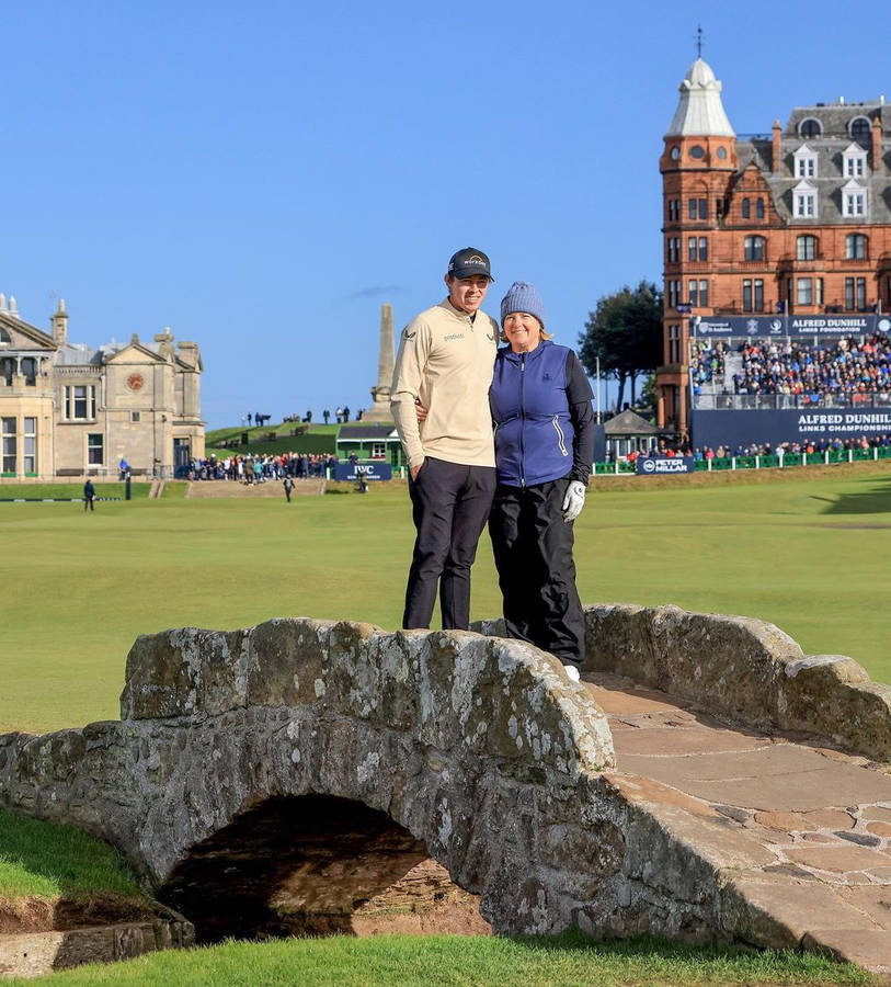 English Golfer Matt Fitzpatrick With His Mother, Susan Fitzpatrick Wallpaper