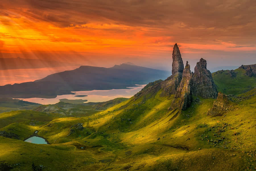 Enjoy The Beauty Of Scotland With This Stunning Desktop Wallpaper Wallpaper