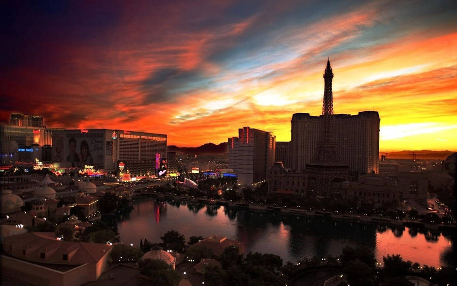 Enjoy The Parisian Eiffel Tower Experience In Las Vegas Wallpaper