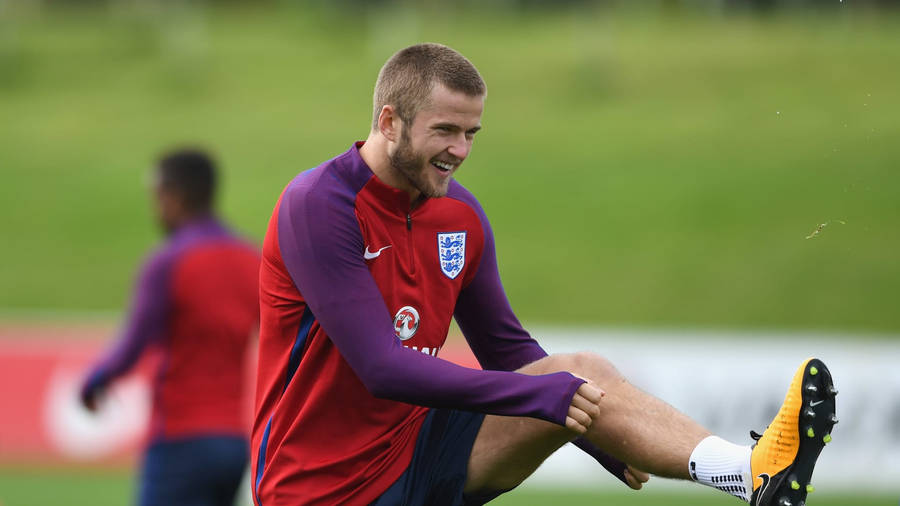 Eric Dier Lifting His Leg Wallpaper