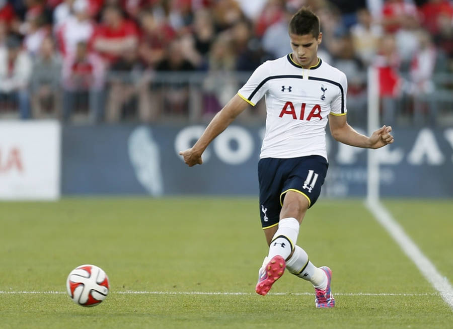 Erik Lamela Kicking Ball Wallpaper