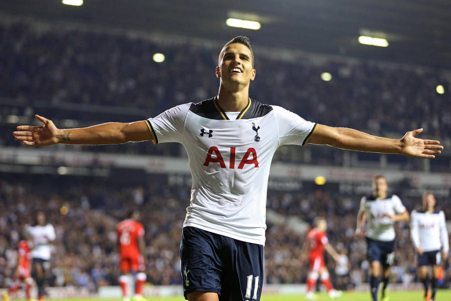 Erik Lamela Soaked Football Jersey Uniform Wallpaper