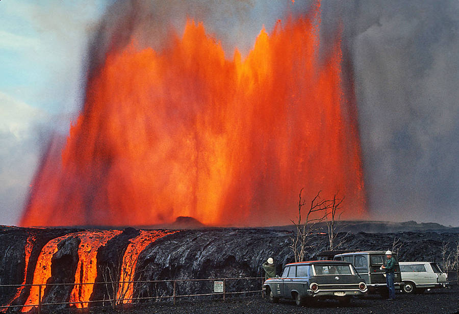 Eruption Of Kilauea Volcano's Lava Fountain Wallpaper