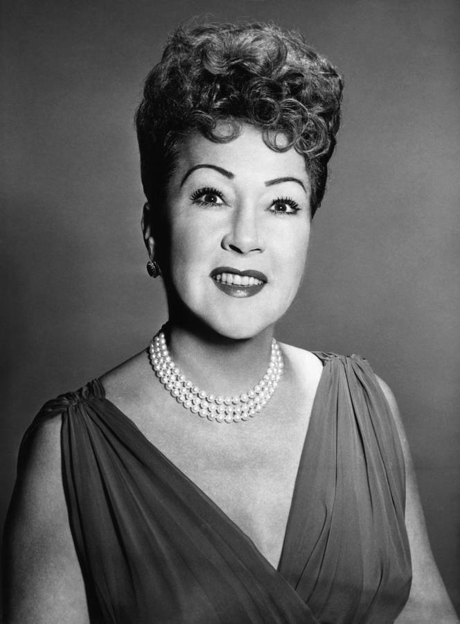 Ethel Merman Black And White Actress Portrait Wallpaper