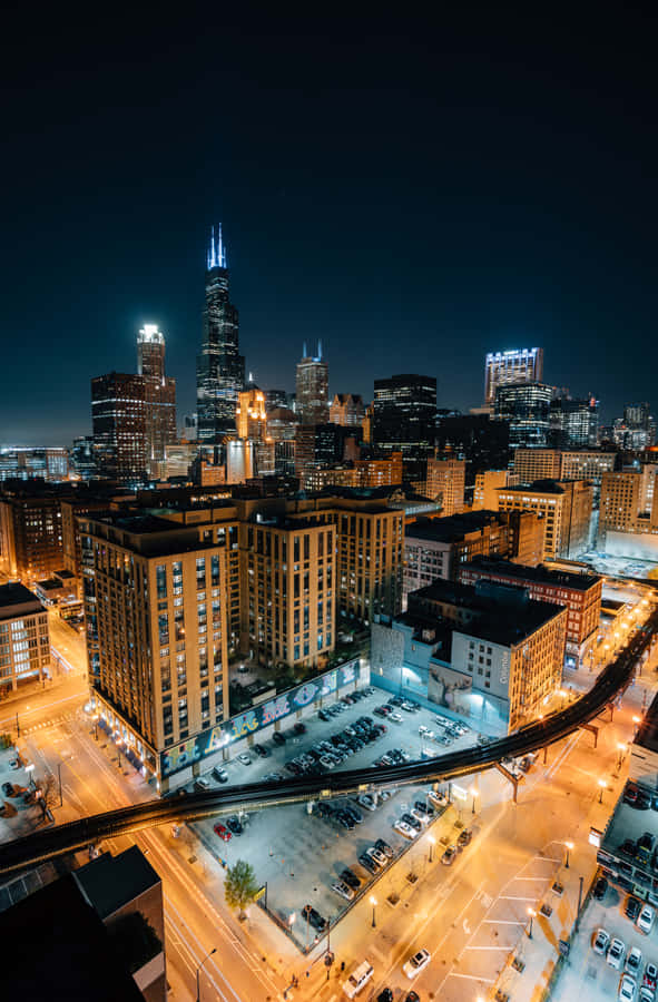 Experience The Bustling City Of Chicago By Night. Wallpaper