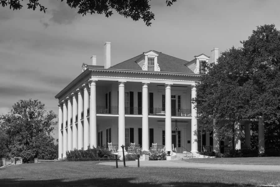 Explore The Charming Dunleith Historic Inn In Natchez, Mississippi Wallpaper