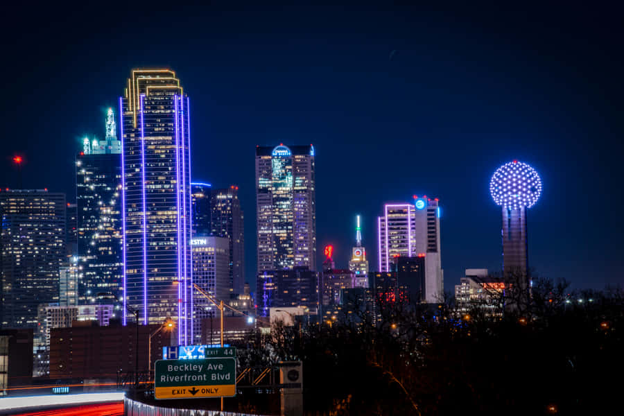 Explore The City Of Dallas, Texas Wallpaper