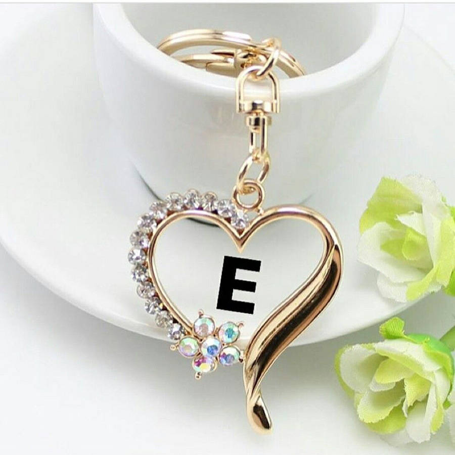 Exquisite Diamond-studded Gold Letter E Keychain Wallpaper