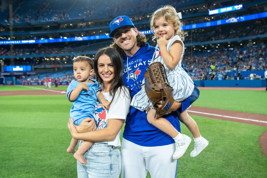 Family Photo Of Kevin Gausman Wife And Kids Wallpaper