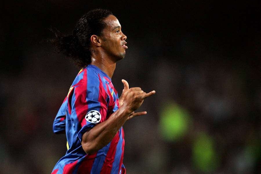 Famous Footballer Ronaldinho Wallpaper