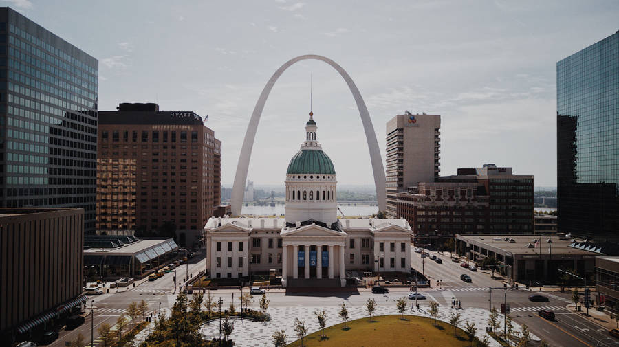 Famous Gateway Arch Of Missouri Wallpaper