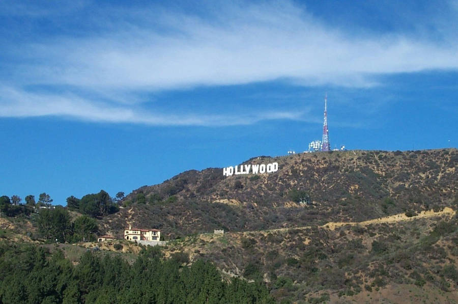 Far View Of Hollywood Sign Wallpaper