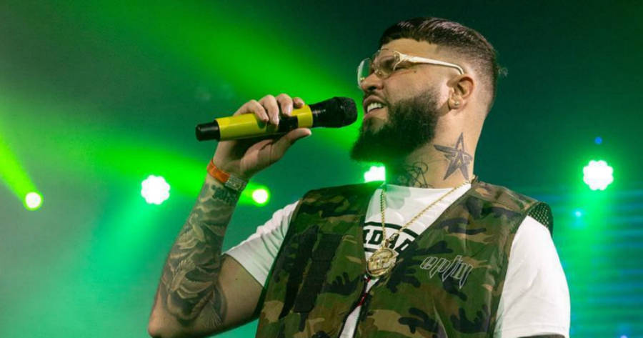 Farruko On Green Spotlight Wallpaper