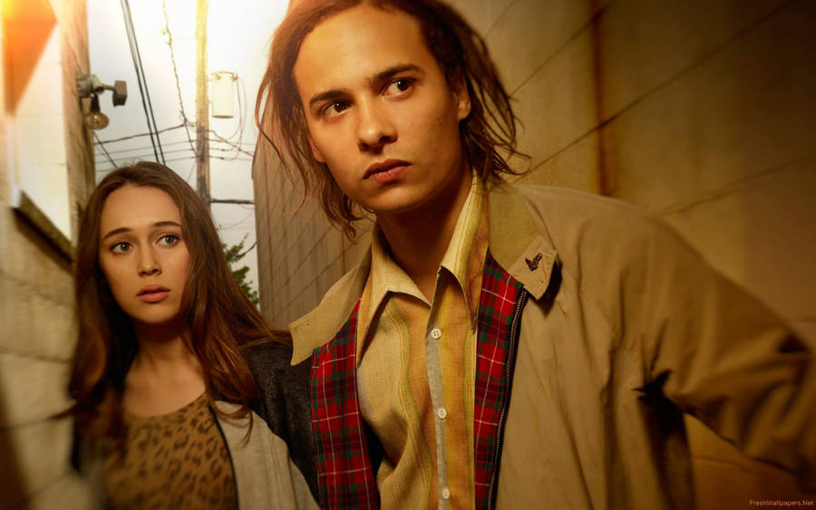 Fear The Walking Dead Stars Alycia Debnam-carey And Frank Dillane Wallpaper