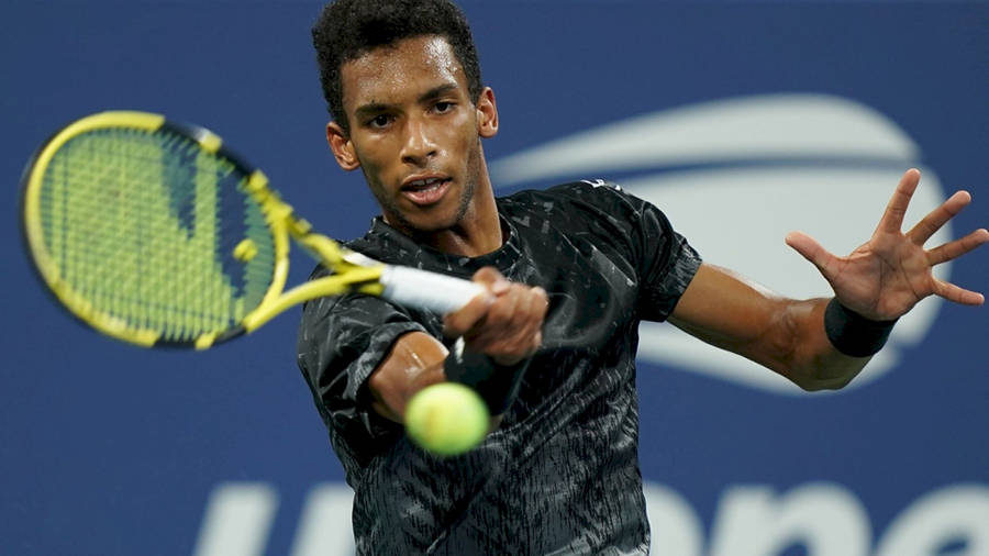 Felix Auger Aliassime Focused On Receiving Wallpaper