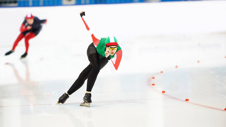 Female Speed Skating In The Race Wallpaper