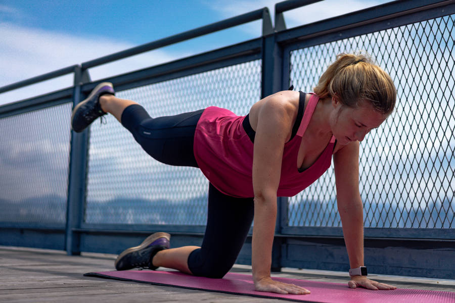Fitness One Legged Plank Yoga Wallpaper