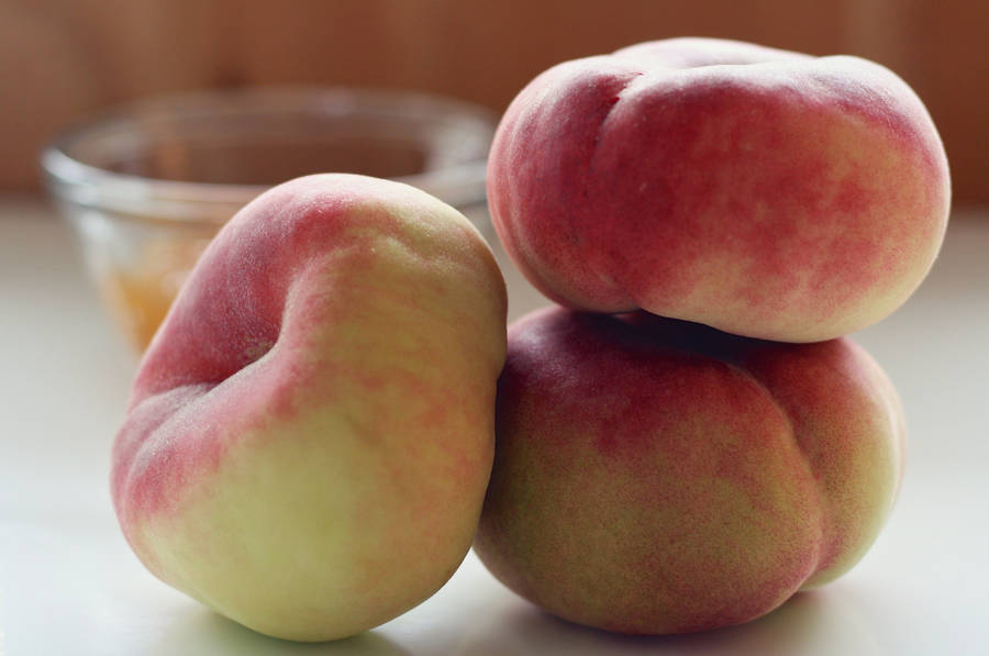 Flat Peach Fruit Variety Wallpaper