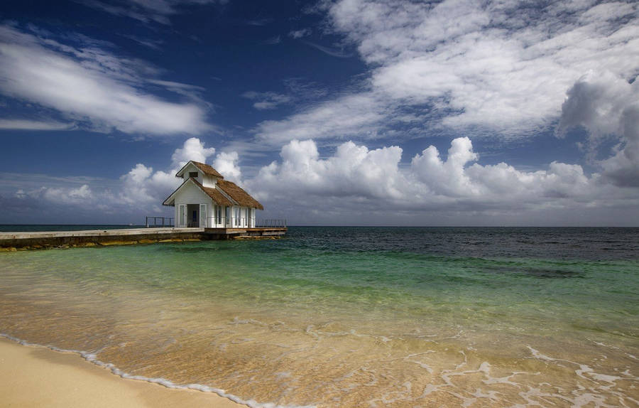 Floating House In Montego Bay Wallpaper