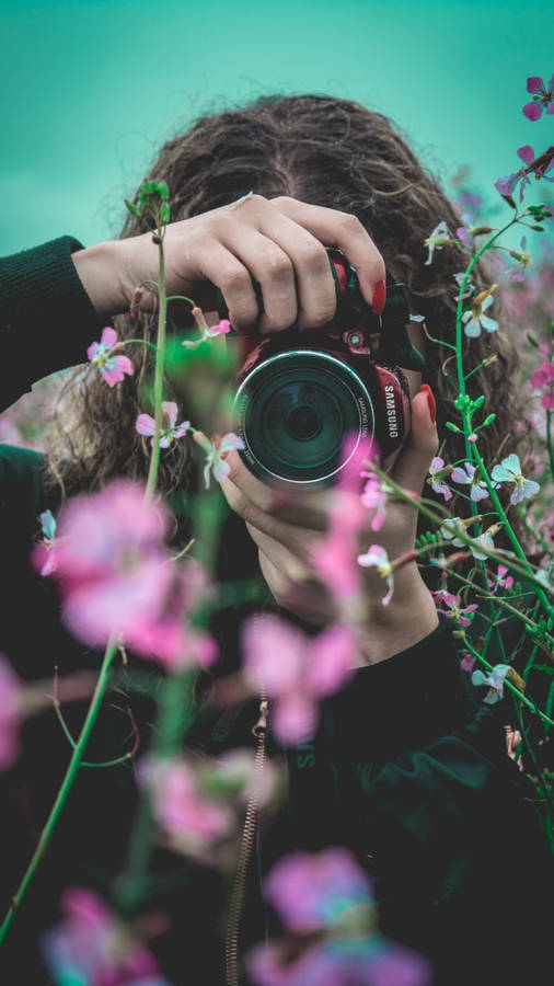 Flower Photographer Wallpaper