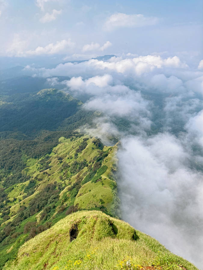 Foggy Mountaintop 4k Iphone 11 Wallpaper