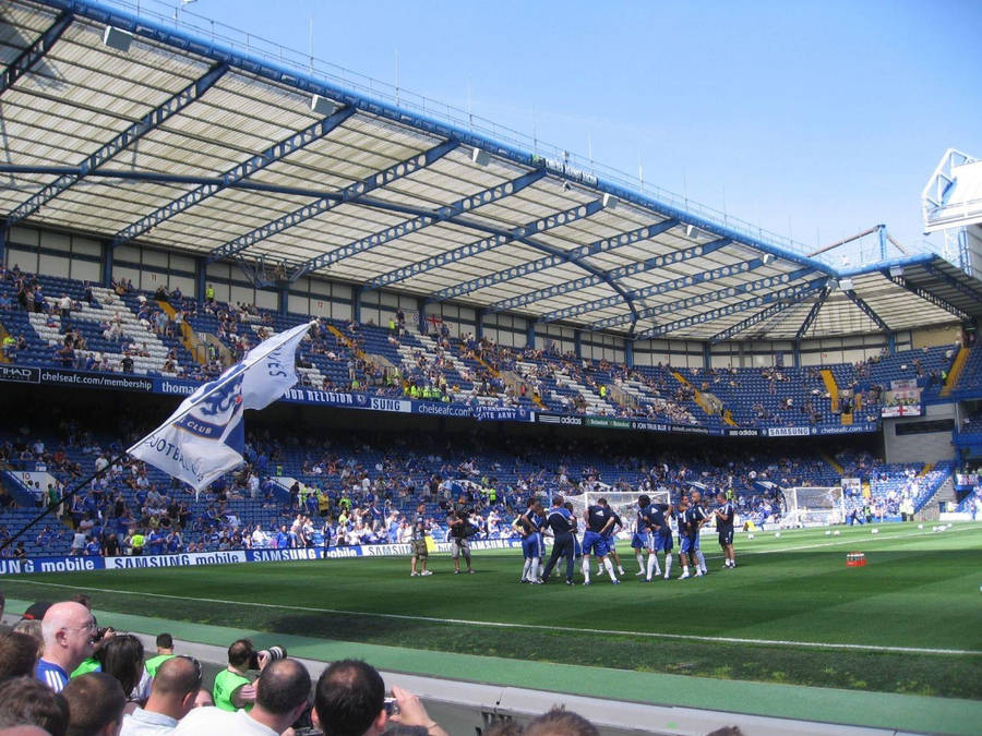 Football Players In Stamford Bridge Wallpaper