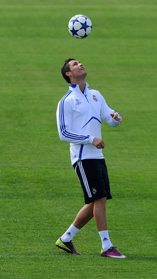 Football Tricks Cristiano Ronaldo Iphone Wallpaper