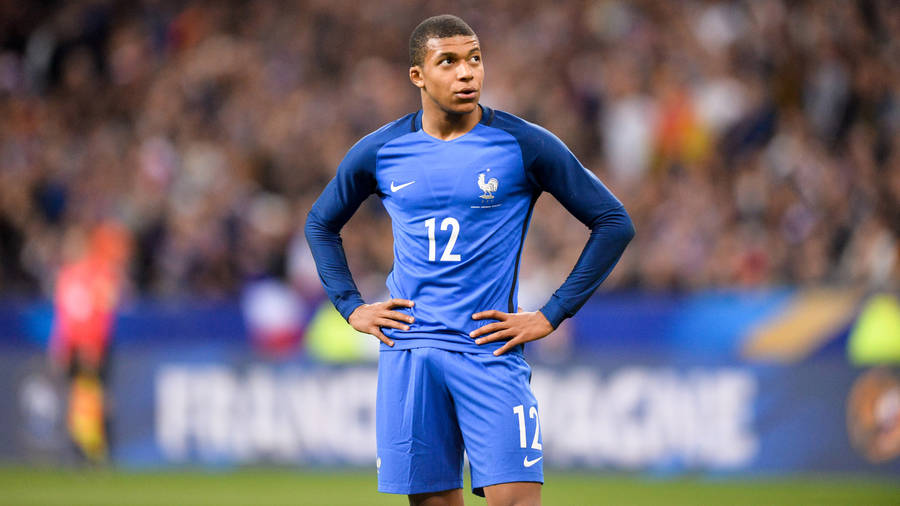 Footballer Kylian Mbappe Wallpaper