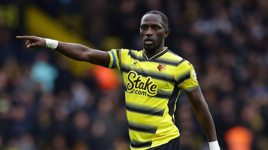 Footballer Moussa Sissoko Pointing His Finger Wallpaper