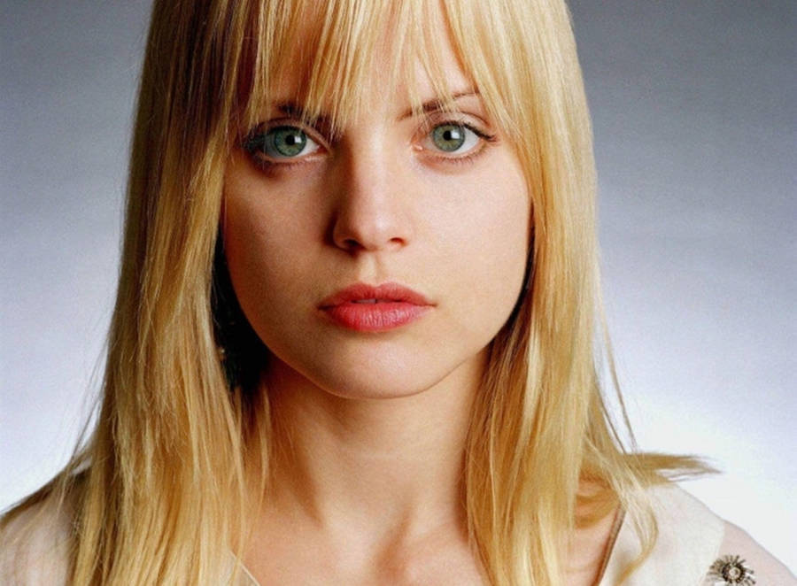 For Image: Mesmerizing Grey-eyed Mena Suvari Wallpaper