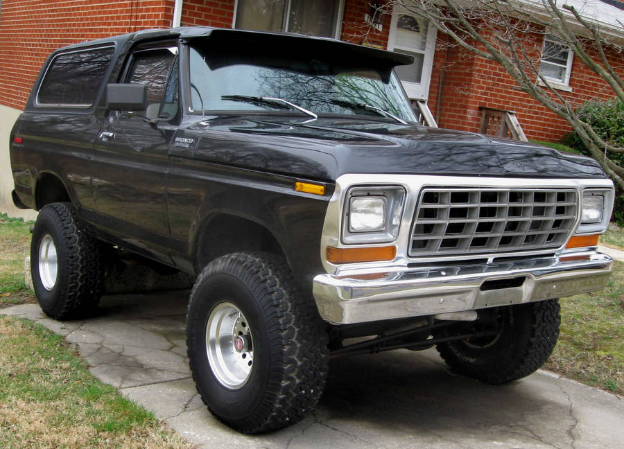 Ford Bronco Chromed Grill Wallpaper